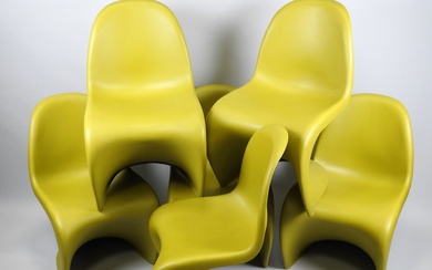 Verner PANTON (1926-1998) pour VITRA. Suite de six chaises modèle "PANTON" en plastique vert. H.:...