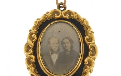 Victorian 9ct gold and black enamel mourning pendant, (tests...