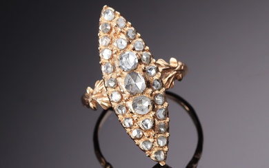Vintage ring of 14 kt. gold adorned with rose-cut diamonds, 19th century