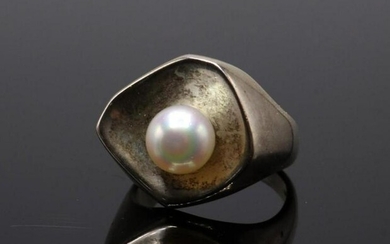 Wesley Emmons Sterling Silver Pearl Ring