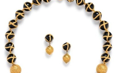 YELLOW GOLD AND ONYX SET
