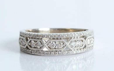 14K White Gold & Diamond Wedding Ring Band, size 8