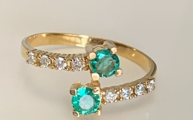 18 kt. Yellow gold - Ring - 0.60 ct Emerald - Natural diamonds