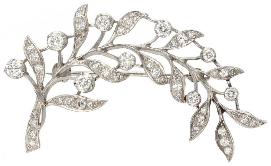 18K. White gold leaf-shaped brooch set with approx. 1.20 ct. diamond.