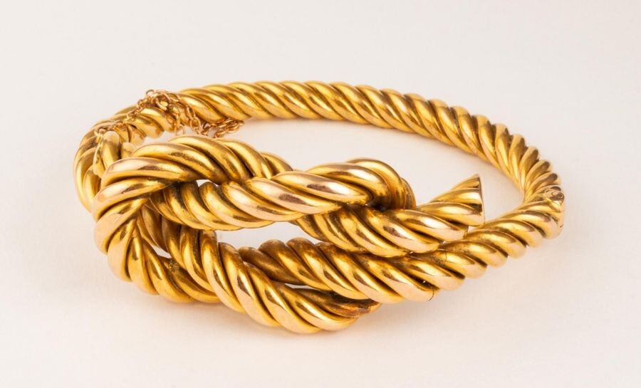 18k (750 thousandths) yellow gold bracelet with a Heracles knot...