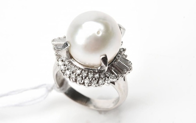 AN UNDRILLED SOUTH SEA PEARL AND DIAMOND COCKTAIL RING IN PLATINUM, SIZE K