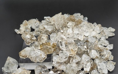 50 PIECES - natural DIAMOND QUARTZ with GOLDEN inclusions Crystals - Height: 5 cm - Width: 4 cm- 275 g - (50)
