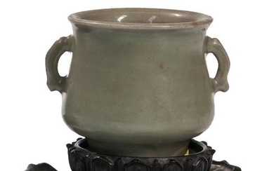 CHINESE CELADON PORCELAIN HANDLED CUP