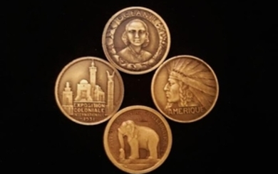 Lot de 4 médailles de l'Exposition Coloniale…