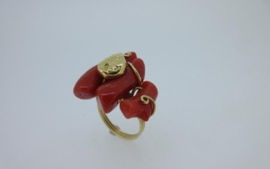 A modern Italian red coral ring stamped '750'