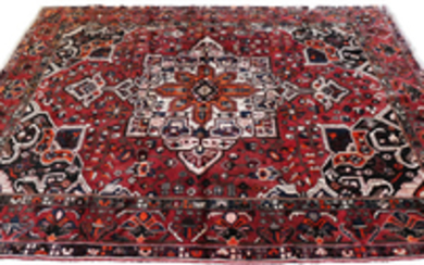 Persian Heriz Rug, 9' x 12'