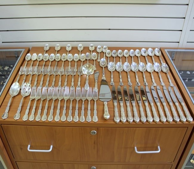 77 Piece Sterling Silver Lunt Mignonette Flatware Set with Chest