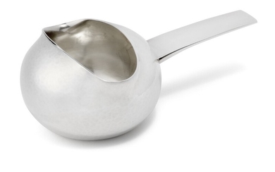 Søren Georg Jensen: Sterling silver butter jug with hammered surface, handle with smooth surface. L. 13.5 cm.
