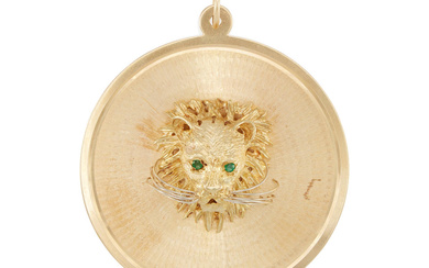 A 14K GOLD AND EMERALD LION PENDANT