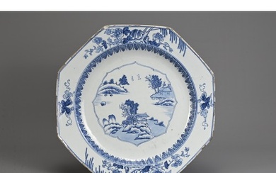 A CHINESE BLUE AND WHITE PORCELAIN OCTAGONAL LOBED DISH, 18T...