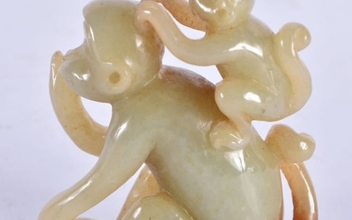 A CHINESE CARVED JADE MONKEY GROUP 20th Century. 75.2 grams. 6.25cm x 5.5 cm.
