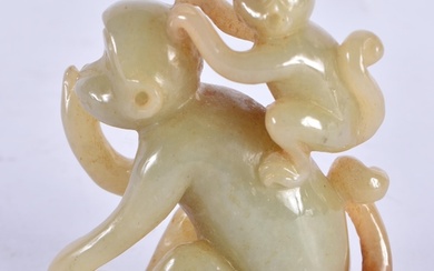 A CHINESE CARVED JADE MONKEY GROUP 20th Century. 75.2 grams....