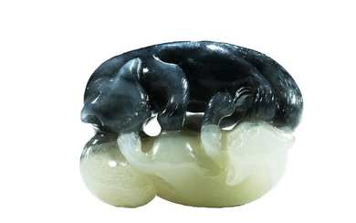 A CHINESE WHITE AND BLACK JADE CARVING OF TWO CATS