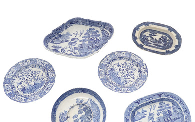 A COLLECTION OF SIX PIECES OF BLUE AND WHITE ENGLISH PEARLWARE, EARLY 19TH CENTURY.