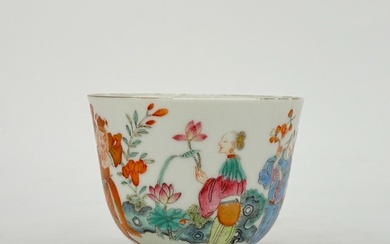 A Chinese Famille Rose cup, 19TH/20TH Century Pr. Size:(H7.3...