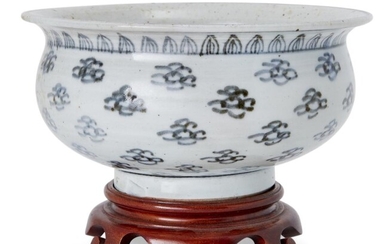 A Chinese blue and white bowl, 19th century, decorated with stylised floral sprays, underglaze blue double circle mark to base, 19cm diameter, later wood stand 十九世紀 青花繪雲紋盌連木座