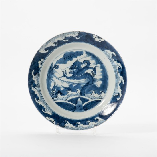 A Chinese blue and white 'dragon' dish Kangxi...