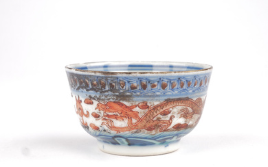 A Chinese bowl/cup decorated with phoenix birds, probably Qing Dynasty (1796-1820).