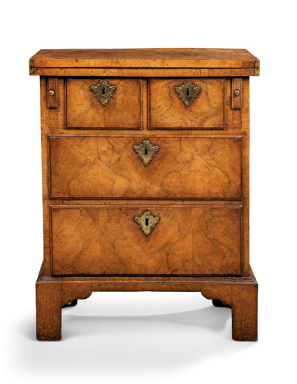 A GEORGE I WALNUT SMALL BACHELOR'S CHEST