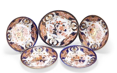 A GROUP OF FIVE EARLY 19TH CENTURY DERBY IMARI PATTERN