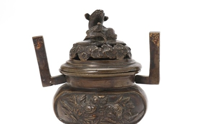 A Japanese Meiji 1868–1912 patinated bronze censer. Weight 474 g. H. 10 cm.