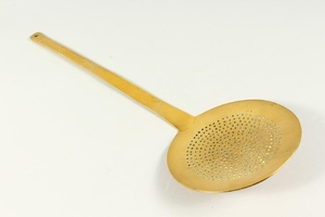 A LARGE 19TH CENTURY BRASS MILK SKIMMER. 2ft 1in long.