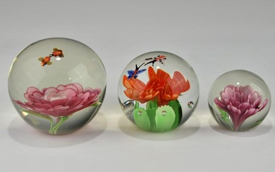 A LOT OF THREE FLORAL AND INSECT ART GLASS PAPERWEIGHTS
