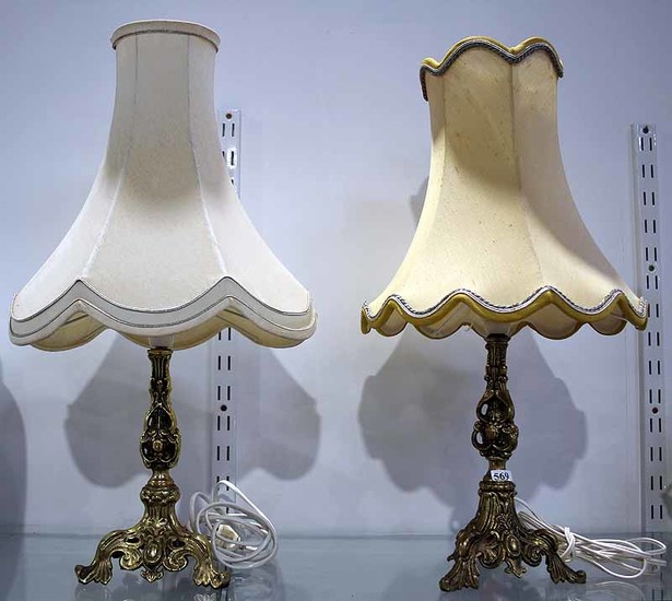 A PAIR OF BRASS PERIOD STYLE TABLE LAMPS