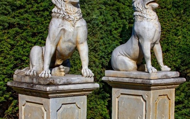 A PAIR OF SCULPTED MARBLE MODELS OF MOLOSSIAN GUARD DOGS, SECOND HALF 20TH CENTURY, AFTER A 2ND
