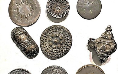 A SMALL CARD OF ASSORTED DIVISION ONE METAL BUTTONS