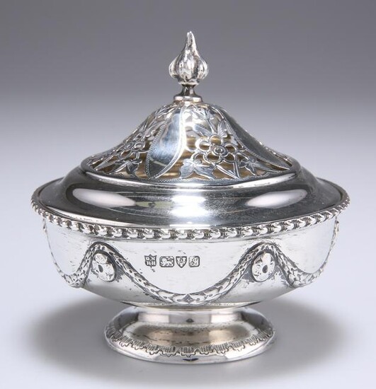 AN EDWARDIAN SILVER POT POURRI BOWL AND COVER, by