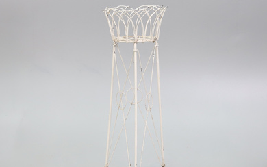 A VICTORIAN STYLE WHITE PAINTED WROUGHT METAL JARDINIERE STAND, FIRST HALF 20TH CENTURY.