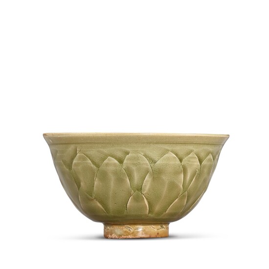A carved Yaozhou celadon 'lotus petal' bowl, Northern Song dynasty 北宋 耀州青釉刻蓮瓣盌
