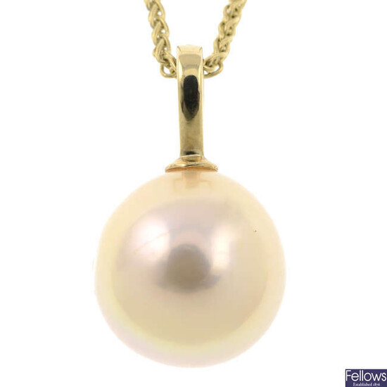 A cultured pearl pendant, with 9ct gold chain.