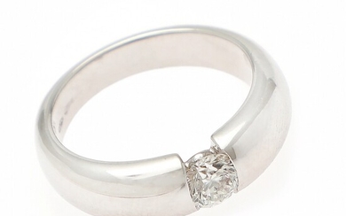 A diamond solitaire ring set with a diamond weighing app. 0.50 ct., mounted in 18k white gold. River/P. Size 54.