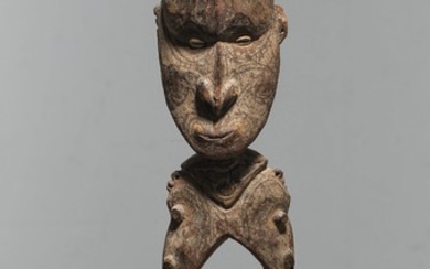 A fine Yatmul Janus hook figure with clear rests of polychrome.