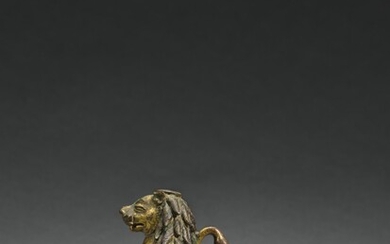A gilt-copper alloy figure of a lion, Nepal, 15th/16th century | 尼泊爾 十五/十六世紀 鎏金銅合金臥獅, A gilt-copper alloy figure of a lion, Nepal, 15th/16th century | 尼泊爾 十五/十六世紀 鎏金銅合金臥獅