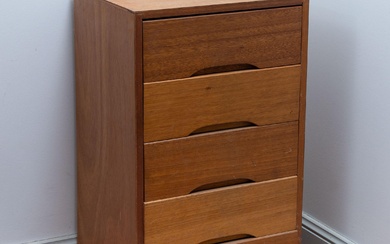 A mid century modern teak chest of drawers. 83 x 48 x 38cm