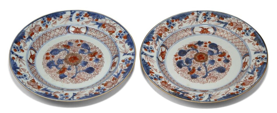A pair of Chinese export porcelain Imari dishes, 18th century, decorated with floral sprays, 22.5cm diameter (2)