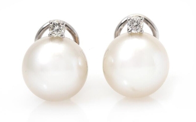 SOLD. A pair of ear pendants each set with a cultured South Sea pearl and a diamond, mounted in 18k white gold. (2) – Bruun Rasmussen Auctioneers of Fine Art