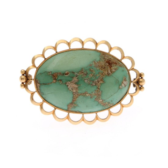 A turquise brooch set with a cabochon turquise, mounted in 18k gold. L. 5 cm.