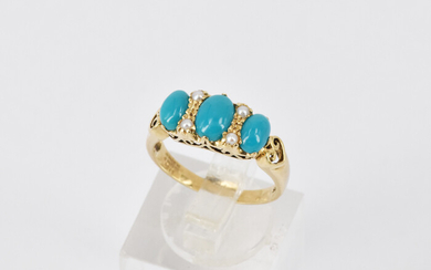 AN ANTIQUE STYLE RING