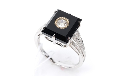 AN ONYX AND DIAMOND DRESS RING IN 18CT WHITE GOLD