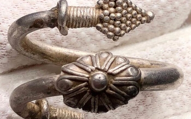 Ancient Greek, Hellenistic Silver Lavish Omega richly decorated with a Lotus leaf and one stylized Bunch of Grapes as Dionysus Symbol