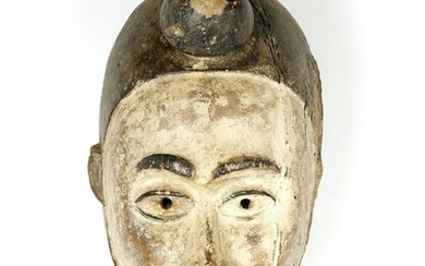 Arte africana White mask, Kongo-Yombe D.R. Congo .